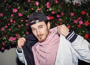 吃瓜头巾博主,趣味生活背后的故事