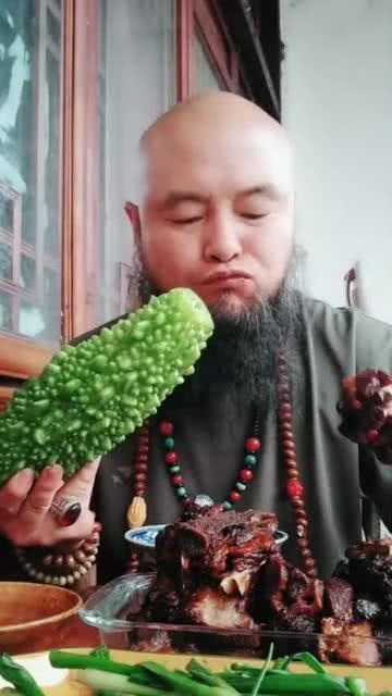 大叔吃瓜表情包动态,笑料横生的瞬间捕捉