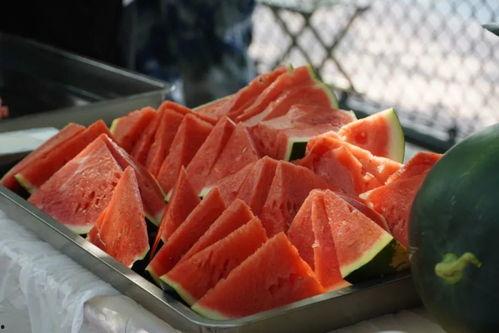 大学吃瓜照片,揭秘大学里的那些“吃瓜”瞬间