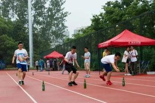 操场大战吃瓜,一场吃瓜群众的狂欢盛宴