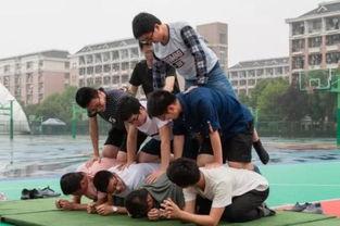 操场大战吃瓜,一场吃瓜群众的狂欢盛宴