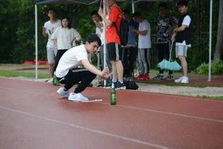 操场大战吃瓜,一场吃瓜群众的狂欢盛宴