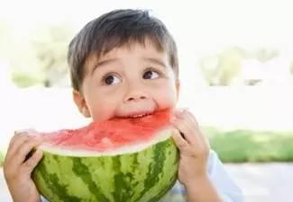 吃瓜的危险,警惕网络谣言的陷阱