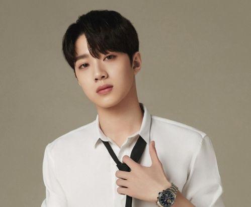 瓜地吃瓜赖冠霖,赖冠霖演绎夏日青春